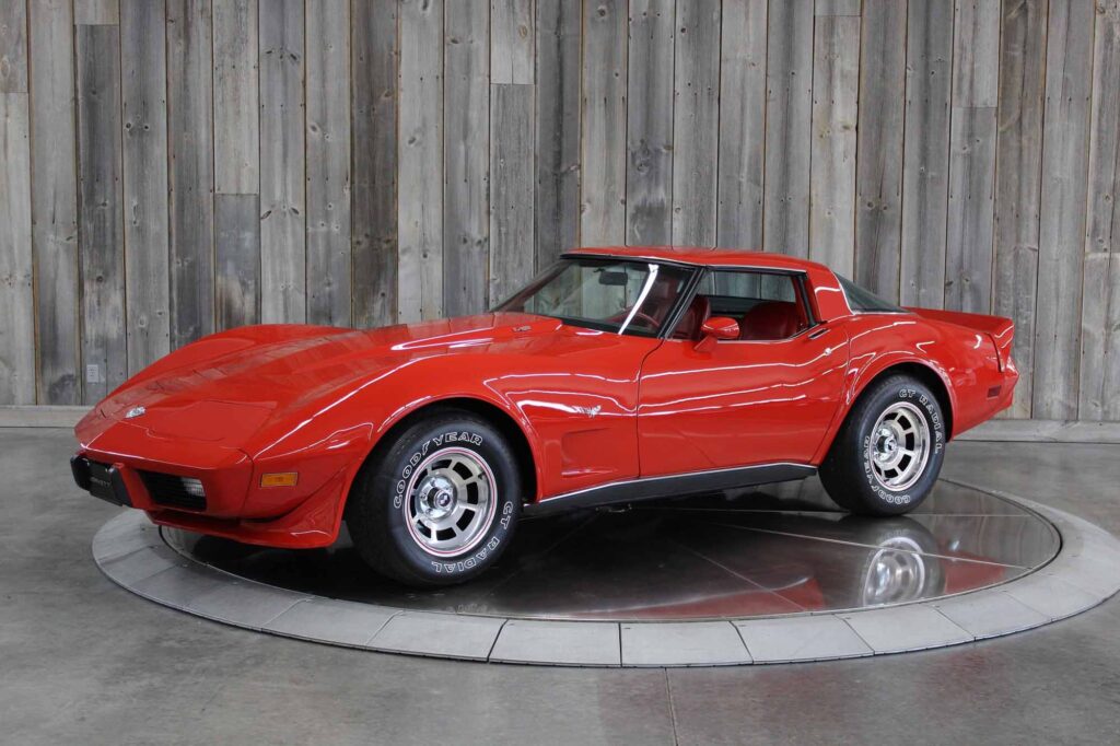 Cranberry Red 1970 Corvette Convertible Ini Mesin Empat-Speed Asli, Tapi Butuh TLC Serius