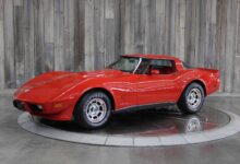Cranberry Red 1970 Corvette Convertible Ini Mesin Empat-Speed Asli, Tapi Butuh TLC Serius