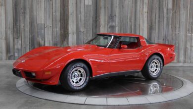 Cranberry Red 1970 Corvette Convertible Ini Mesin Empat-Speed Asli, Tapi Butuh TLC Serius