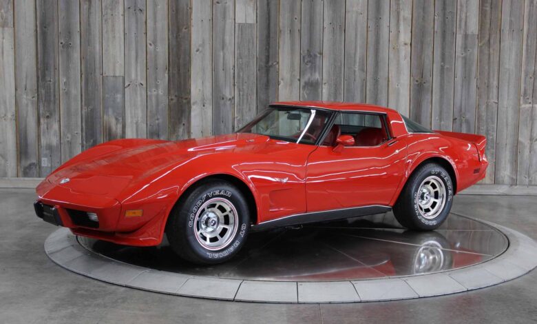 Cranberry Red 1970 Corvette Convertible Ini Mesin Empat-Speed Asli, Tapi Butuh TLC Serius