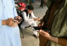 Afghan Dilarang Pakai Smartphone, Pegawai Negeri Terpaksa Lepas Alat Kerja Andalan