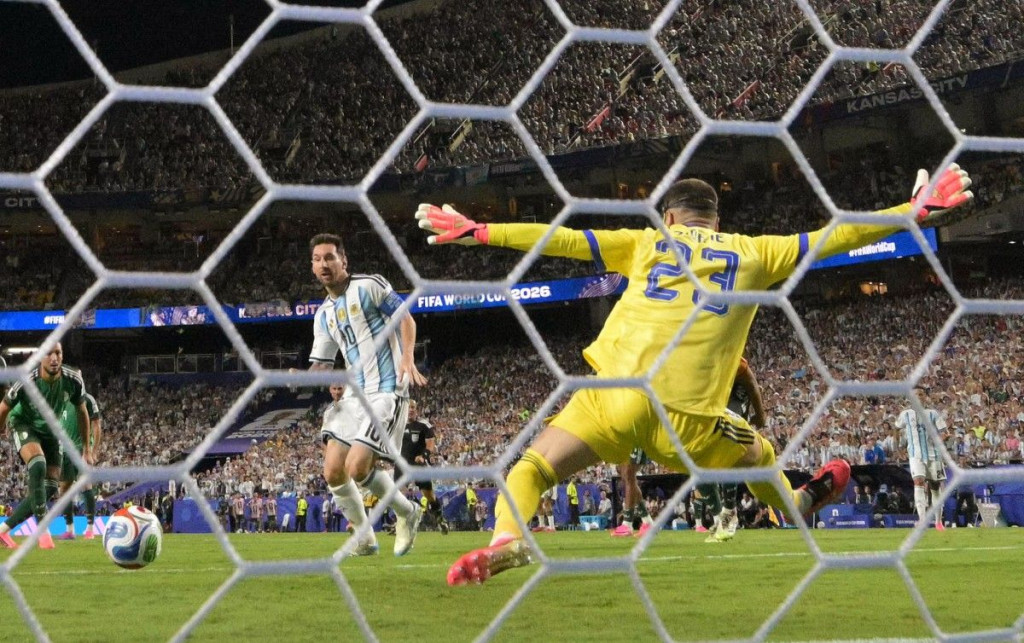 Messi Ukir Hattrick ke Gawang Aljazair, Masuk Daftar Elite Pencetak Tiga Gol di Piala Dunia