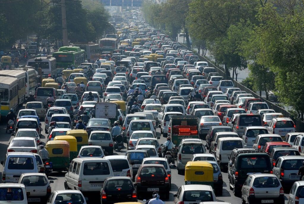 Nggak Ada Rambu, Parkir di 10 Area Ini Bisa Bikin Jalan Makin Macet dan Merepotkan Banyak Orang