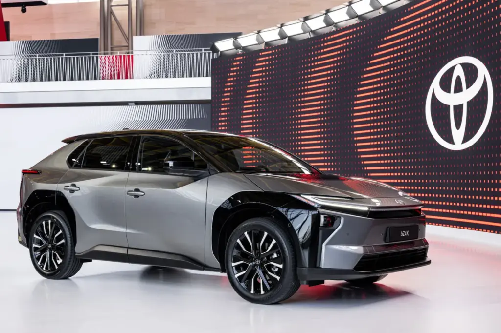 Toyota Baru Menjual 42 Unit Mobil Listrik Di Indonesia, Tertinggal Jauh Dari Rival Murah