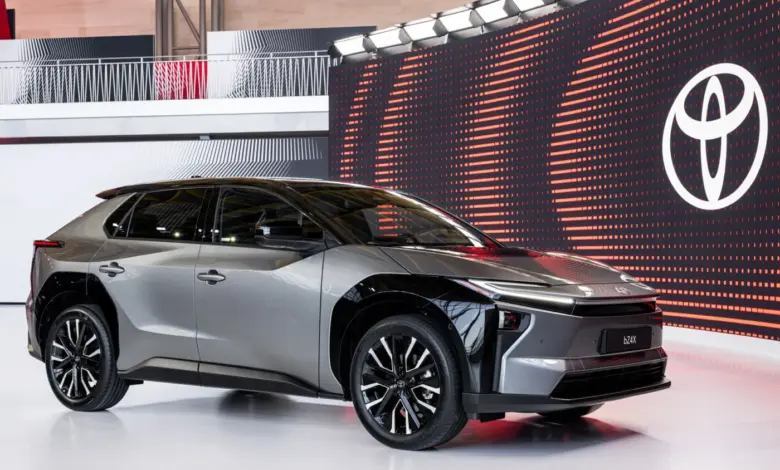 Toyota Baru Menjual 42 Unit Mobil Listrik Di Indonesia, Tertinggal Jauh Dari Rival Murah