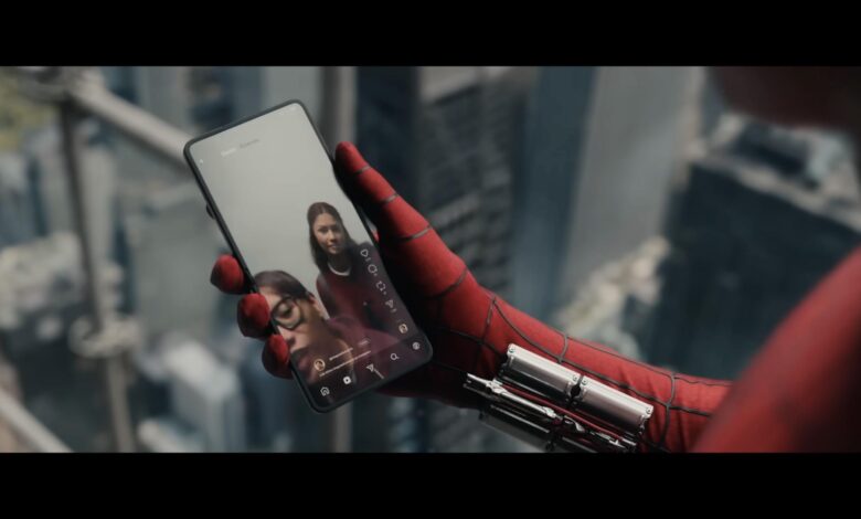 Spider-Man Tinggalkan Sony Xperia, Samsung Z Flip Kini Muncul di Tangan Peter Parker