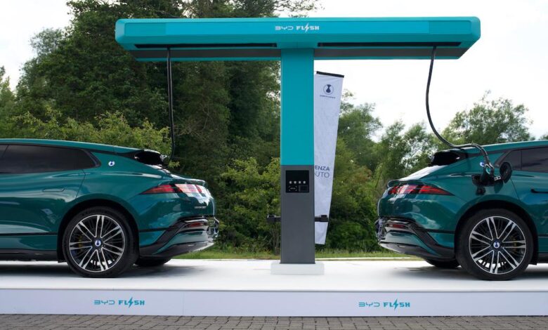 BYD Tembus 100 Ribu EV Di Inggris, Siap Bangun 300 Stasiun Flash Charging