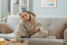 5 Kebiasaan Sehari-Hari yang Diam-Diam Membuat Wajah dan Tubuh Terlihat Lebih Tua