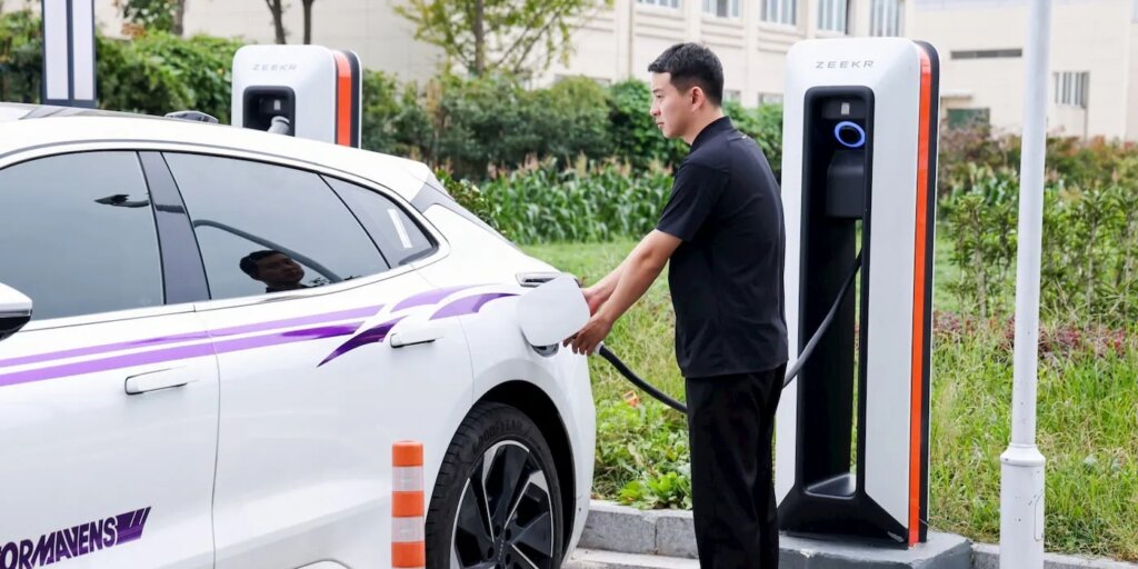 Geely Sindir Flash Charging BYD, Ingatkan Risiko Suhu Baterai yang Terlalu Tinggi