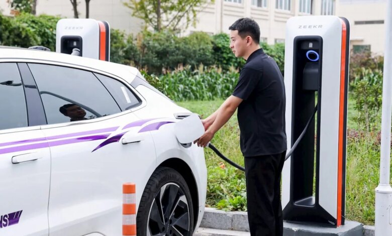 Geely Sindir Flash Charging BYD, Ingatkan Risiko Suhu Baterai yang Terlalu Tinggi
