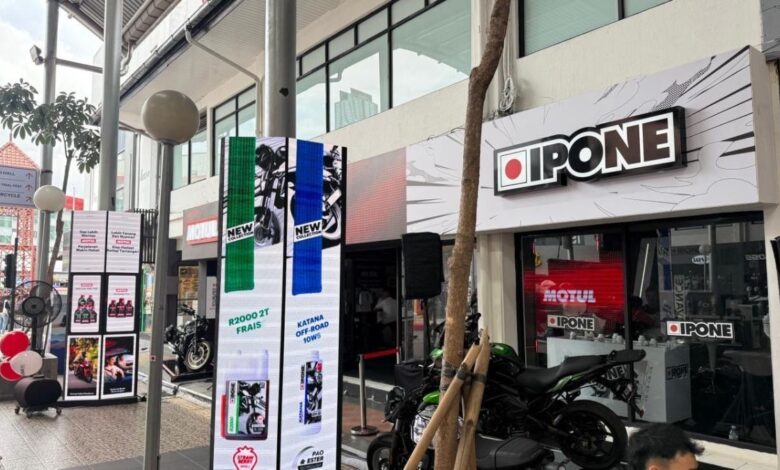 IPONE Rayu Komunitas Custom di Bandung, Belanja Rp200 Ribu Bisa Bawa Merchandise Eksklusif