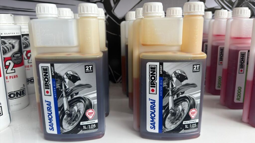 IPONE Samouraï Baru Menyasar Komunitas 2-Tak, Oli Samping Premium dengan Aroma Stroberi