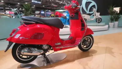 Italjet Dragster 300 Vs Vespa GTS SuperTech 310, Dua Skuter Italia Ini Punya Karakter Yang Berlawanan