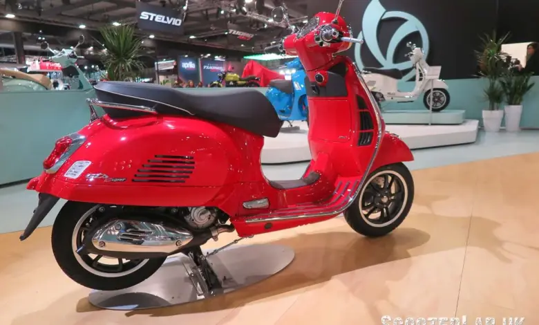 Italjet Dragster 300 Vs Vespa GTS SuperTech 310, Dua Skuter Italia Ini Punya Karakter Yang Berlawanan