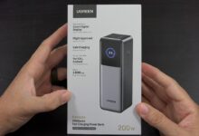 Power Bank Ugreen Ini Tak Sekadar Ngebut, Layarnya Bisa Tampilkan Status Baterai Secara Detail