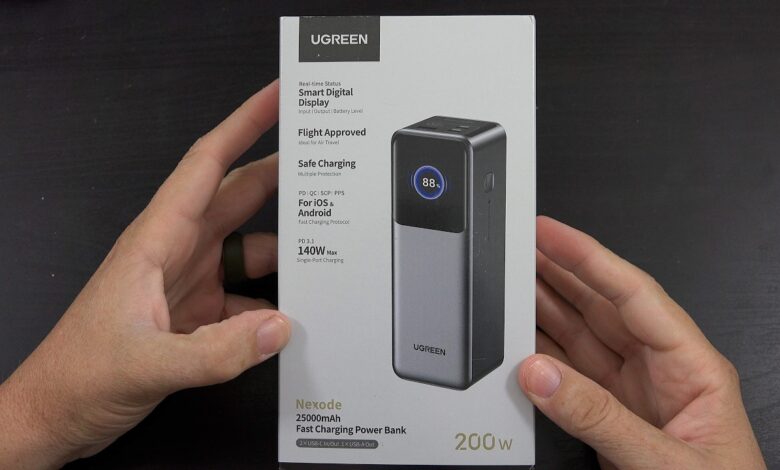 Power Bank Ugreen Ini Tak Sekadar Ngebut, Layarnya Bisa Tampilkan Status Baterai Secara Detail