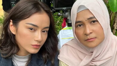 Biasanya Menolak, Mita The Virgin Akhirnya Berhijab di Tanah Sengketa