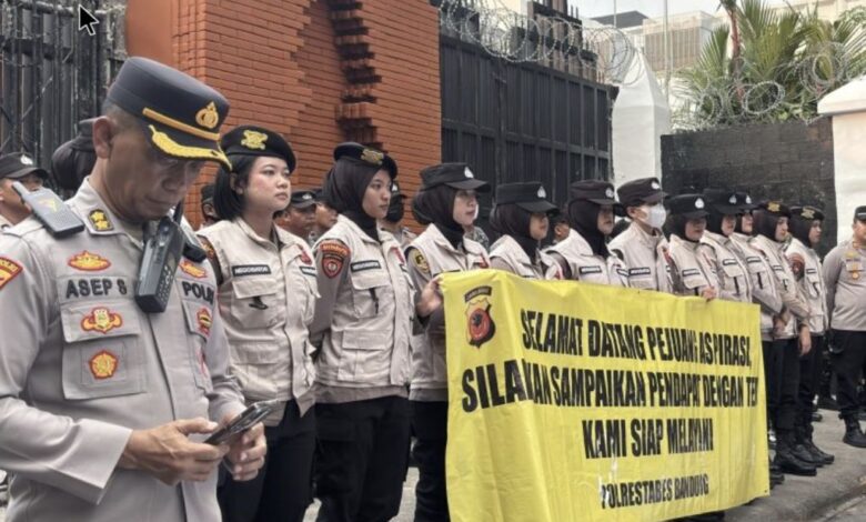 Polda Jabar Kerahkan Tim Negosiator, Jamin Aksi Unjuk Rasa Tetap Aman dan Humanis