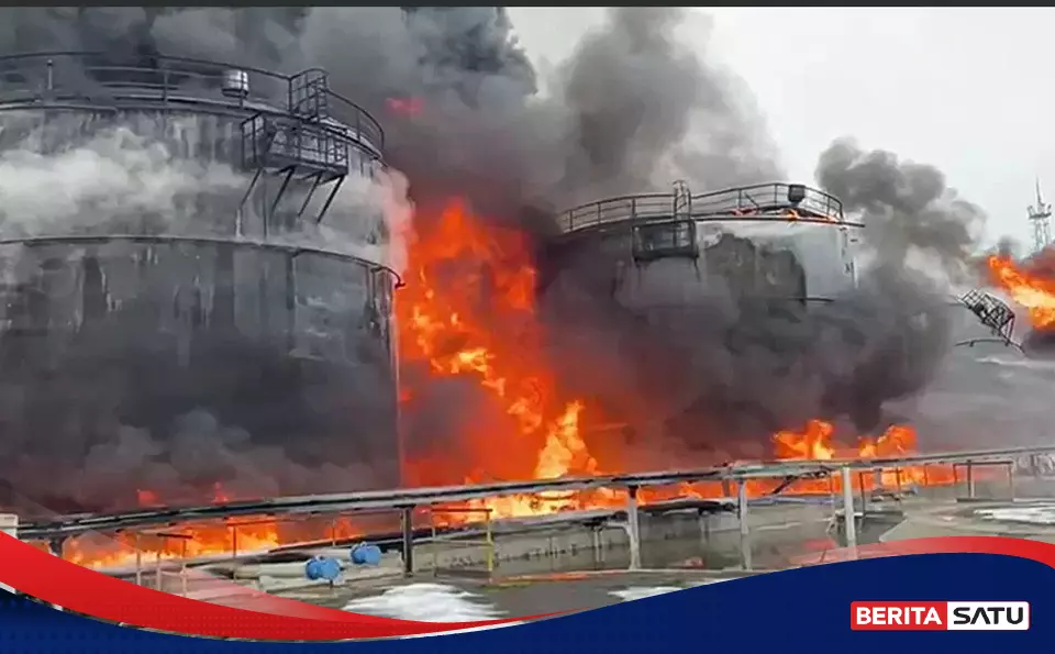 Serangan Drone Terbesar Ukraina Hantam Moskwa, Dua Kilang Minyak Rusia Terbakar