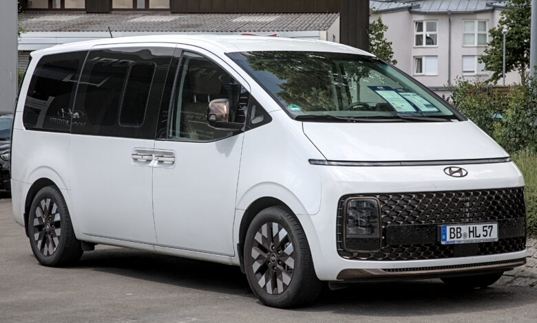Nama Hyundai Staria Hybrid Dan EV Muncul Di Indonesia, Meluncur 2026?