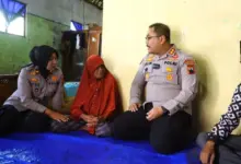 Jukir Lansia Brebes Gagalkan Pencurian Rp 3,6 Miliar, Kini Diantar Umrah oleh Korban