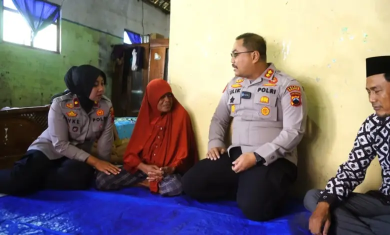 Jukir Lansia Brebes Gagalkan Pencurian Rp 3,6 Miliar, Kini Diantar Umrah oleh Korban