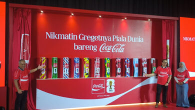 Coca-Cola Ubah KRL Jadi Atmosfer Piala Dunia, Kaleng Edisi Khusus dan Lagu Lokal