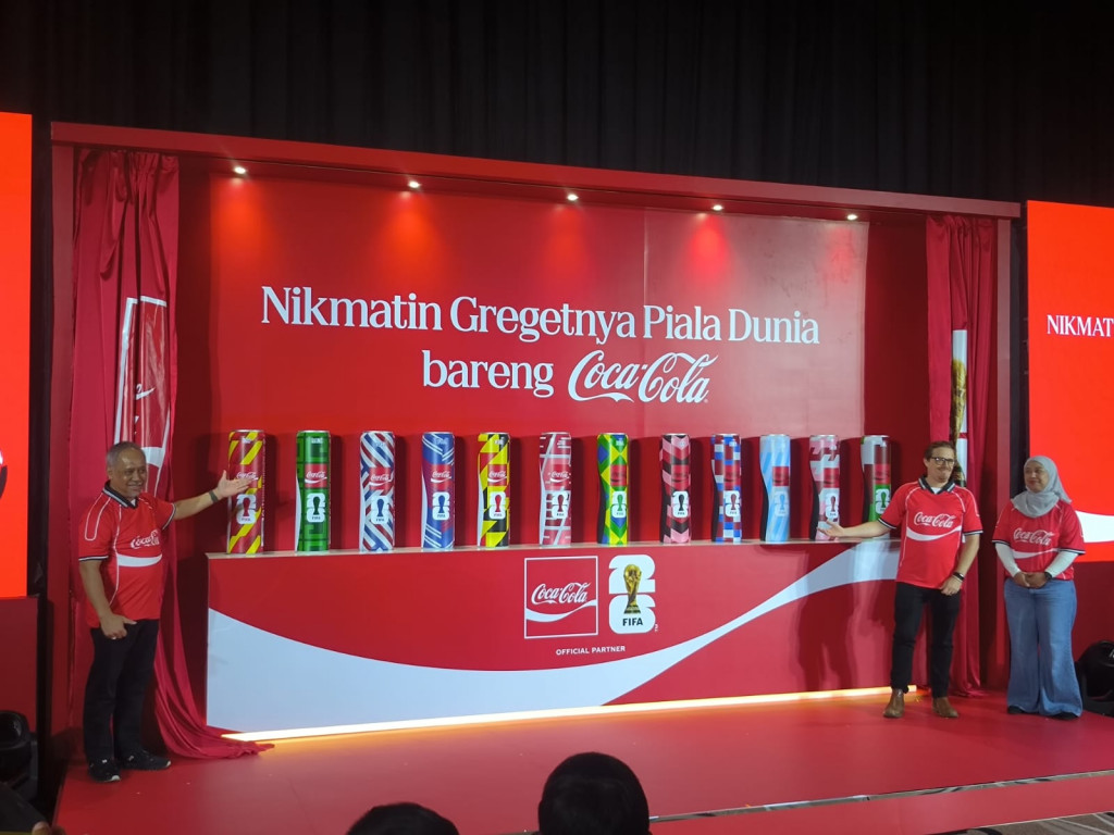 Coca-Cola Ubah KRL Jadi Atmosfer Piala Dunia, Kaleng Edisi Khusus dan Lagu Lokal