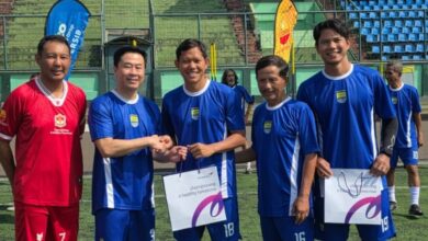 Adam Alis Dan Ajat Sudrajat Berbagi Lapangan, Reuni Lintas Generasi Persib Bandung
