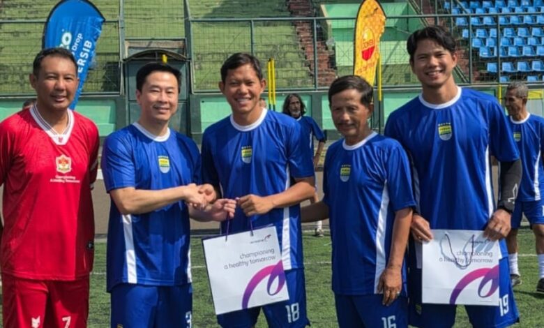 Adam Alis Dan Ajat Sudrajat Berbagi Lapangan, Reuni Lintas Generasi Persib Bandung