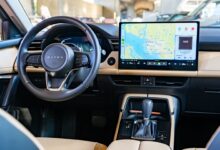 Mazda Bilang Layar Sentuh Lebih Aman, Tombol Fisik Justru Bikin Pengemudi Menunduk