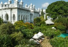 6 Prompt Gemini AI untuk Foto di Taman Istana yang Terlihat Mewah dan Natural