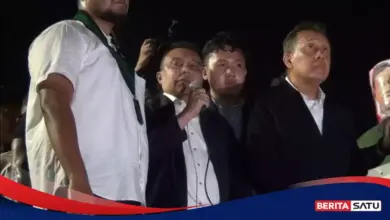 Temui Pendemo Di Depan DPR, Dasco Teruskan Tuntutan Mahasiswa Ke Kementerian