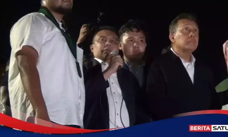 Temui Pendemo Di Depan DPR, Dasco Teruskan Tuntutan Mahasiswa Ke Kementerian
