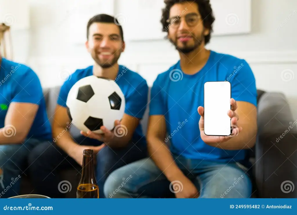 Piala Dunia 2026 Tak Lagi Cukup Satu Layar, Smartphone Kini Jadi Pusat Komando Penonton
