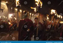 Prompt Gemini AI Ini Bikin Foto Pawai Obor Terlihat Seperti Adegan Film, Tanpa Kehilangan Realisme