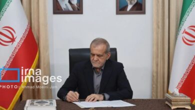 Foto Bersejarah Pezeshkian Tanda Tangan Pakta Damai AS-Iran, Selat Hormuz Kembali Tenang