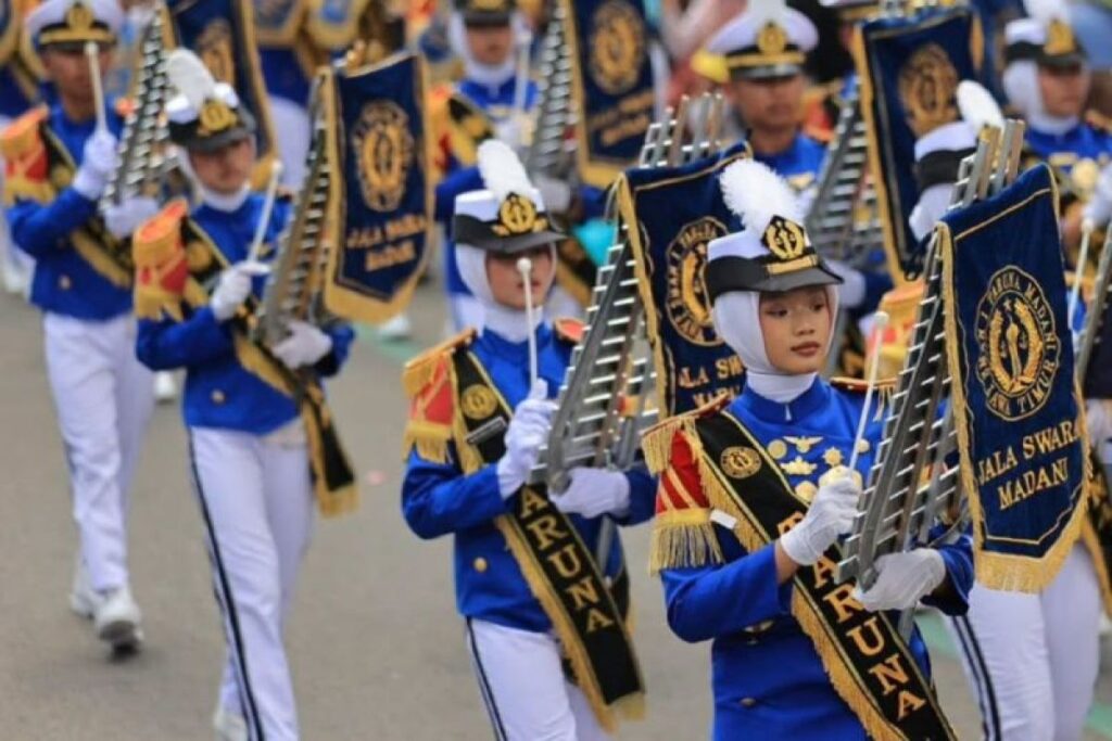 Sembilan SMA Jatim Turun Di Madiun, Parade Military Drumband Pikat Ribuan Warga Dan Gerakkan Ekonomi