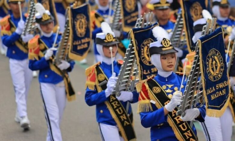 Sembilan SMA Jatim Turun Di Madiun, Parade Military Drumband Pikat Ribuan Warga Dan Gerakkan Ekonomi