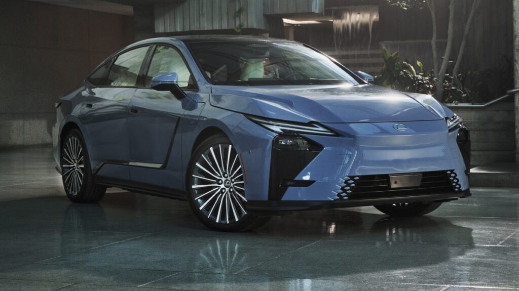 Lexus ES Baru Siap Menggoda Sedan Mewah Jerman di GIIAS 2026, Ada Versi Listrik!