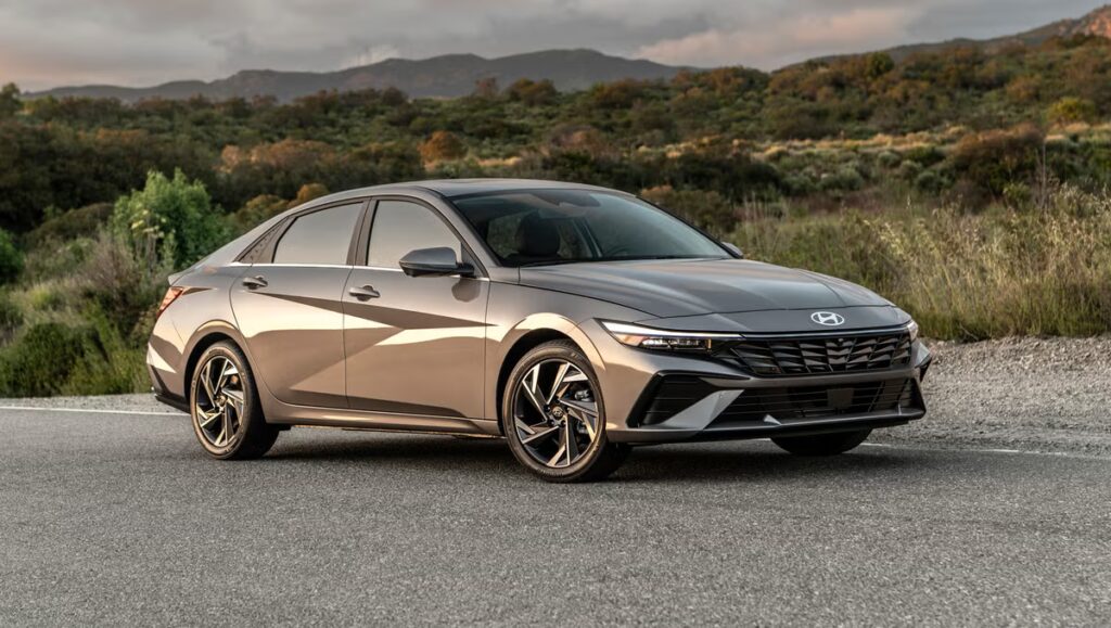 Hyundai Elantra 2026 Muncul Tajam dan Irit, Sedan Kompak Ini Terasa Makin Sulit Diabaikan