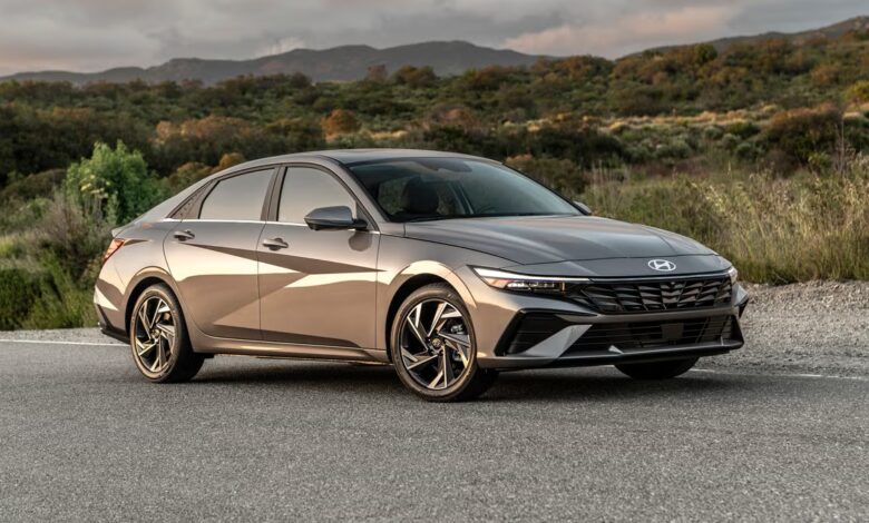 Hyundai Elantra 2026 Muncul Tajam dan Irit, Sedan Kompak Ini Terasa Makin Sulit Diabaikan