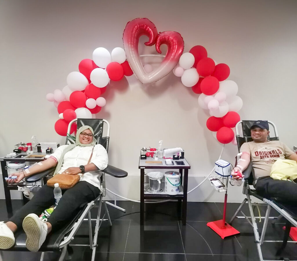 Bosannya Kencan ke Mal, Donor Darah Bareng Pasangan Ternyata Lebih Berkesan