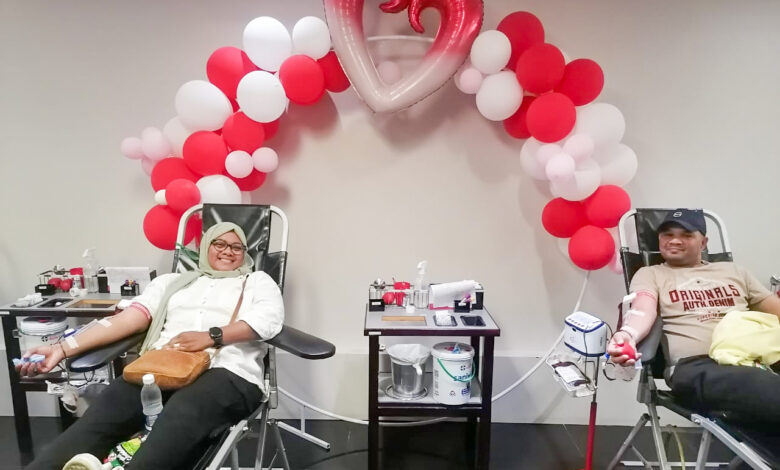 Bosannya Kencan ke Mal, Donor Darah Bareng Pasangan Ternyata Lebih Berkesan