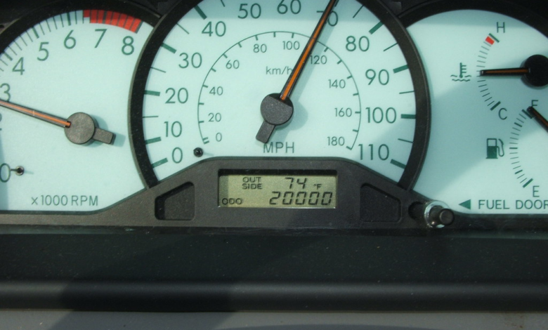 Odometer Mobil Bekas Bisa Diputar dari Analog hingga Digital, Cek Tanda Ini Sebelum Tertipu