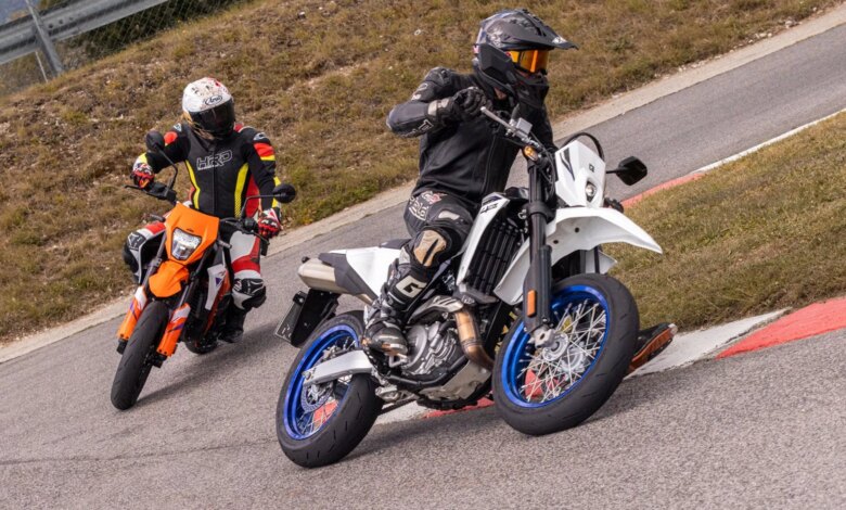 Suzuki DR-Z4SM Vs KTM 390 SMC R, Tradisional Jepang Kalah Murah Dari Supermoto Modern