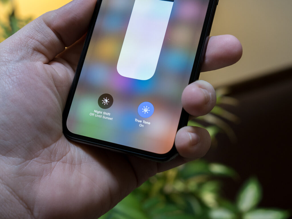 True Tone iPhone Ternyata Bukan Sekadar Warna Hangat, Ini Manfaatnya untuk Mata