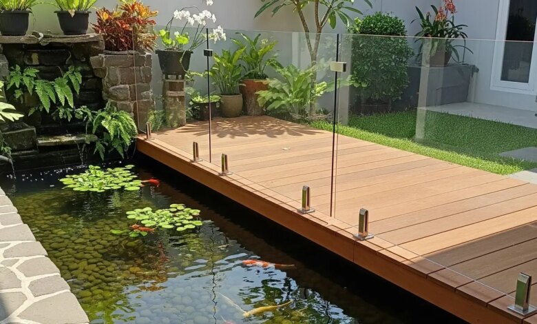 9 Desain Kolam Ikan Berpagar Kaca, Tetap Cantik Tanpa Membuat Anak Mudah Mendekat