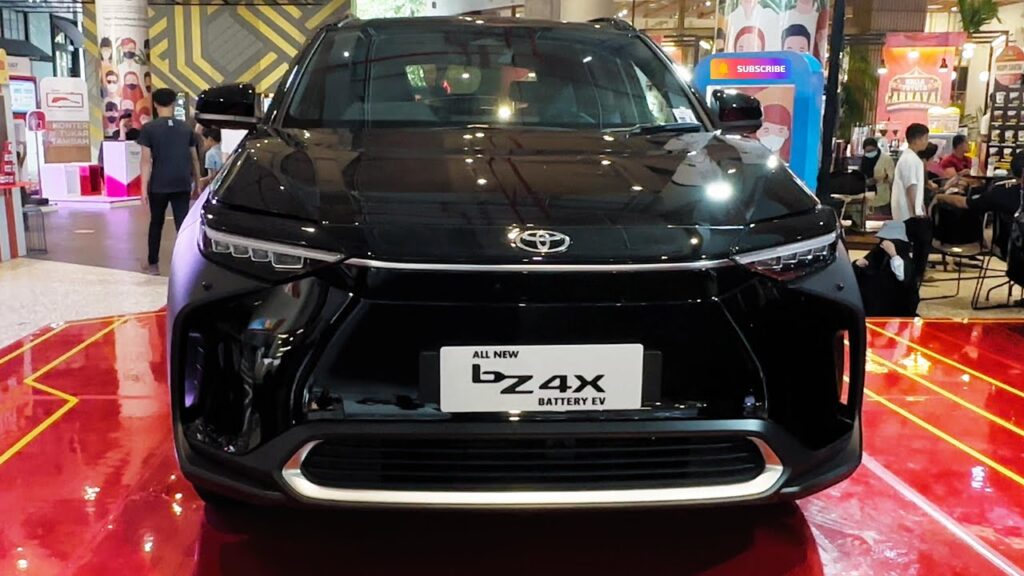 Toyota EV Hitam Ini Pijat Jok Depan, Tetap Eksklusif Buat China