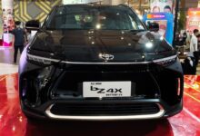 Toyota EV Hitam Ini Pijat Jok Depan, Tetap Eksklusif Buat China